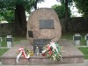 Cmentarz wojenny. Obelisk z tablicami pamiątkowymi (2011 r.)