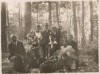 Grupa młodzieży z Gimnazjum Stefanii Kasprzykowej na wycieczce w lesie (1929 r.)